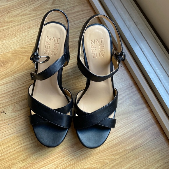 Black leather heeled sandal - Picture 6 of 9